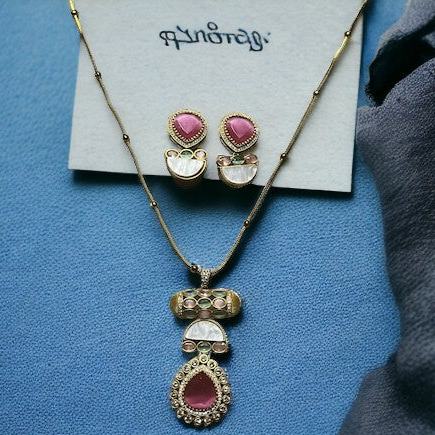 SS Roohani Raani Chain Pendant & Earrings Set