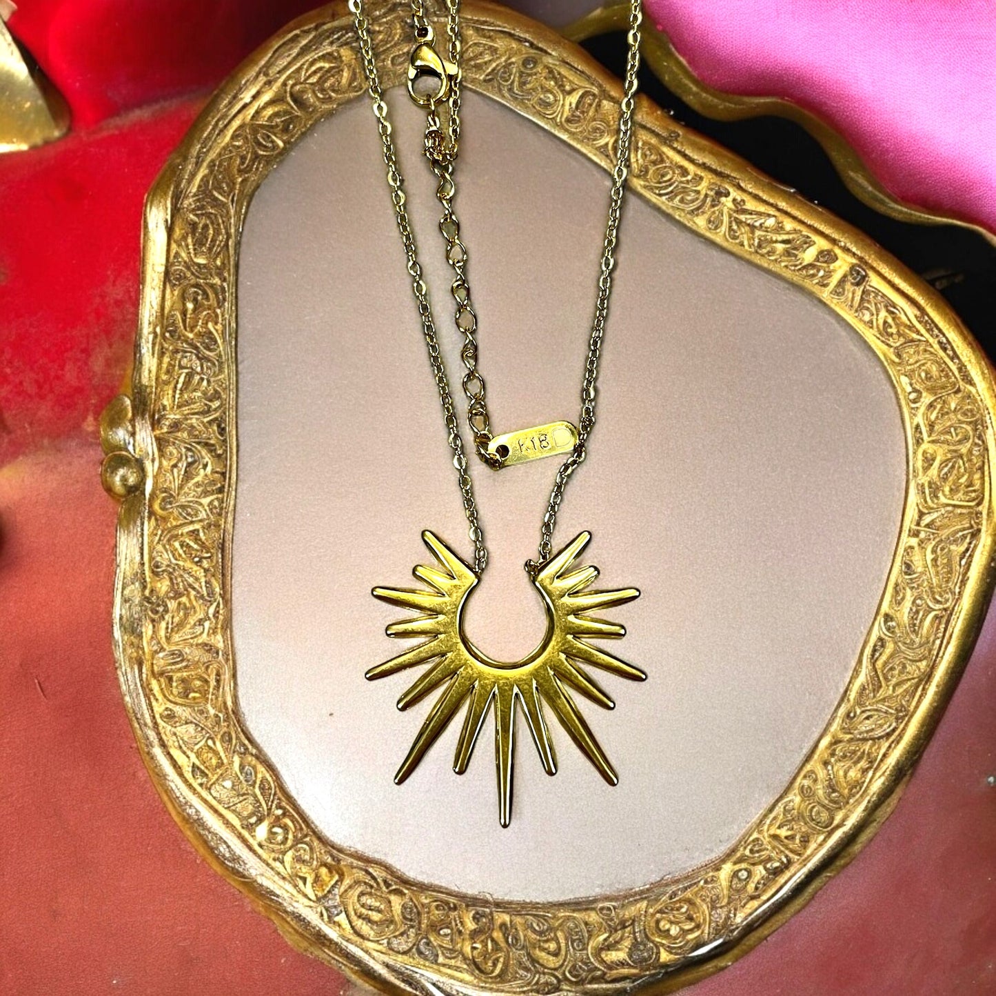 SS Radiant Sol Pendant & Chain Necklace