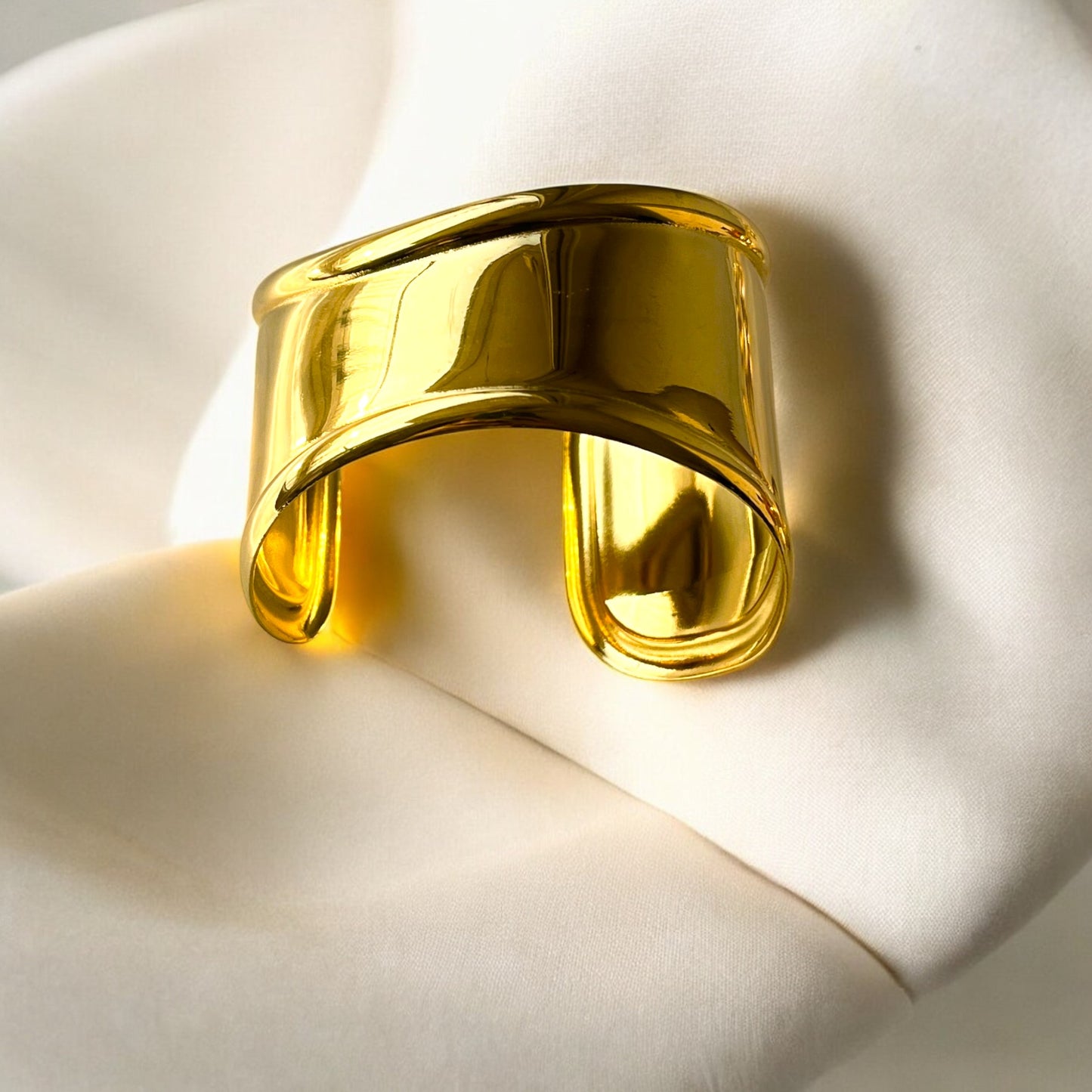 18K Gold Plated Aventora Handcuff