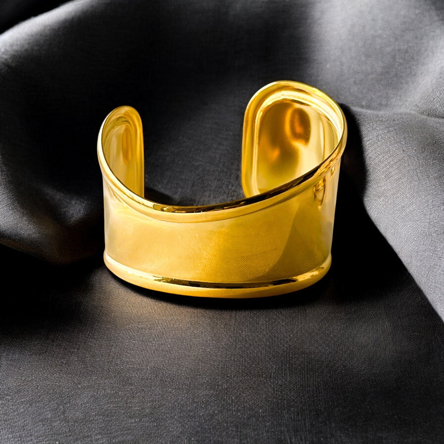 18K Gold Plated Aventora Handcuff