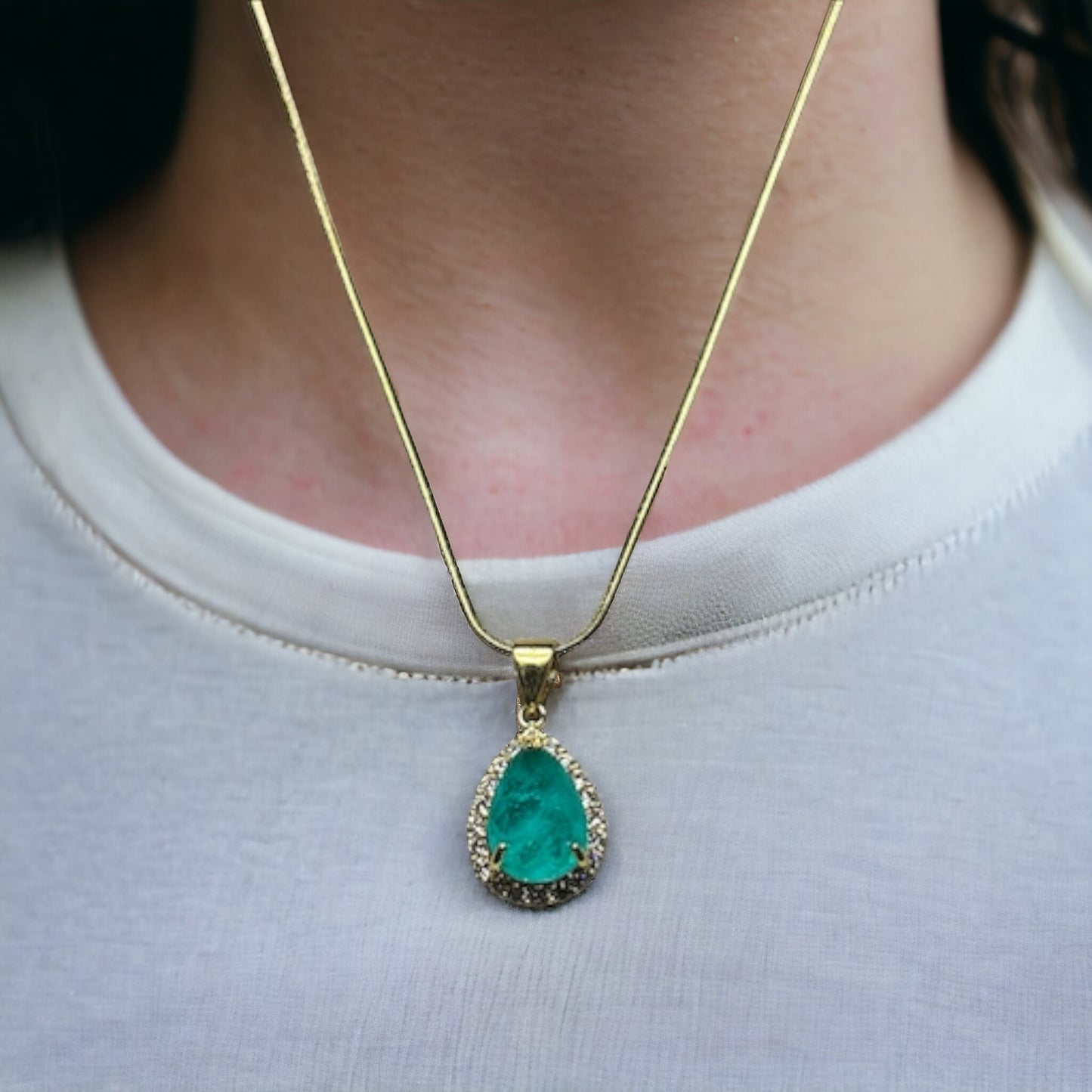 SS Luxe Aqua Chain Pendant.