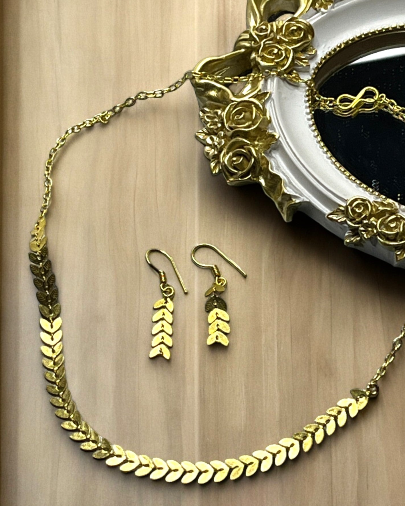 Elegant Minimalist Leafs Necklace with Earrings
