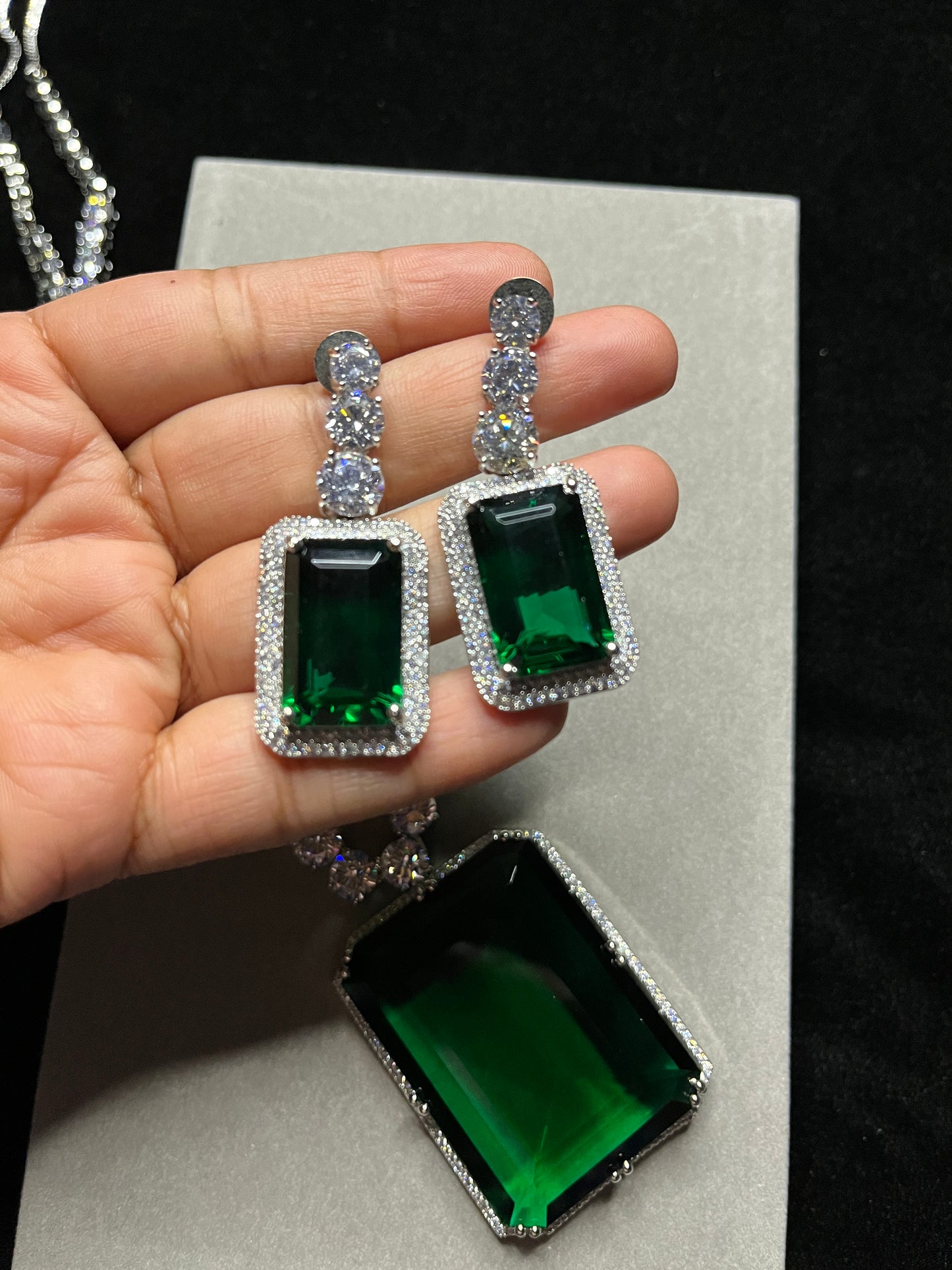 SS Classy Green Radiance: Sophisticated Gem Pendant Necklace with Earrings.