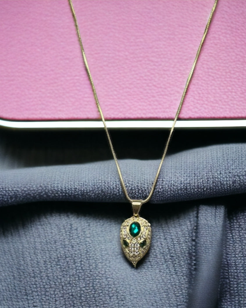 SS Serpentine Splendor: Snake Head Pendant & Chain Set.