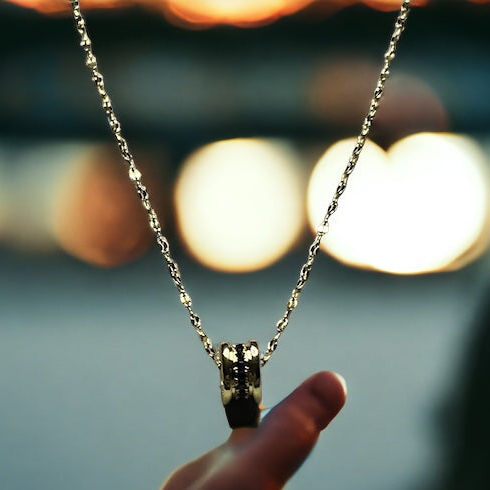 SS Midnight Elegance: Chain & Cylindrical Pendant Set