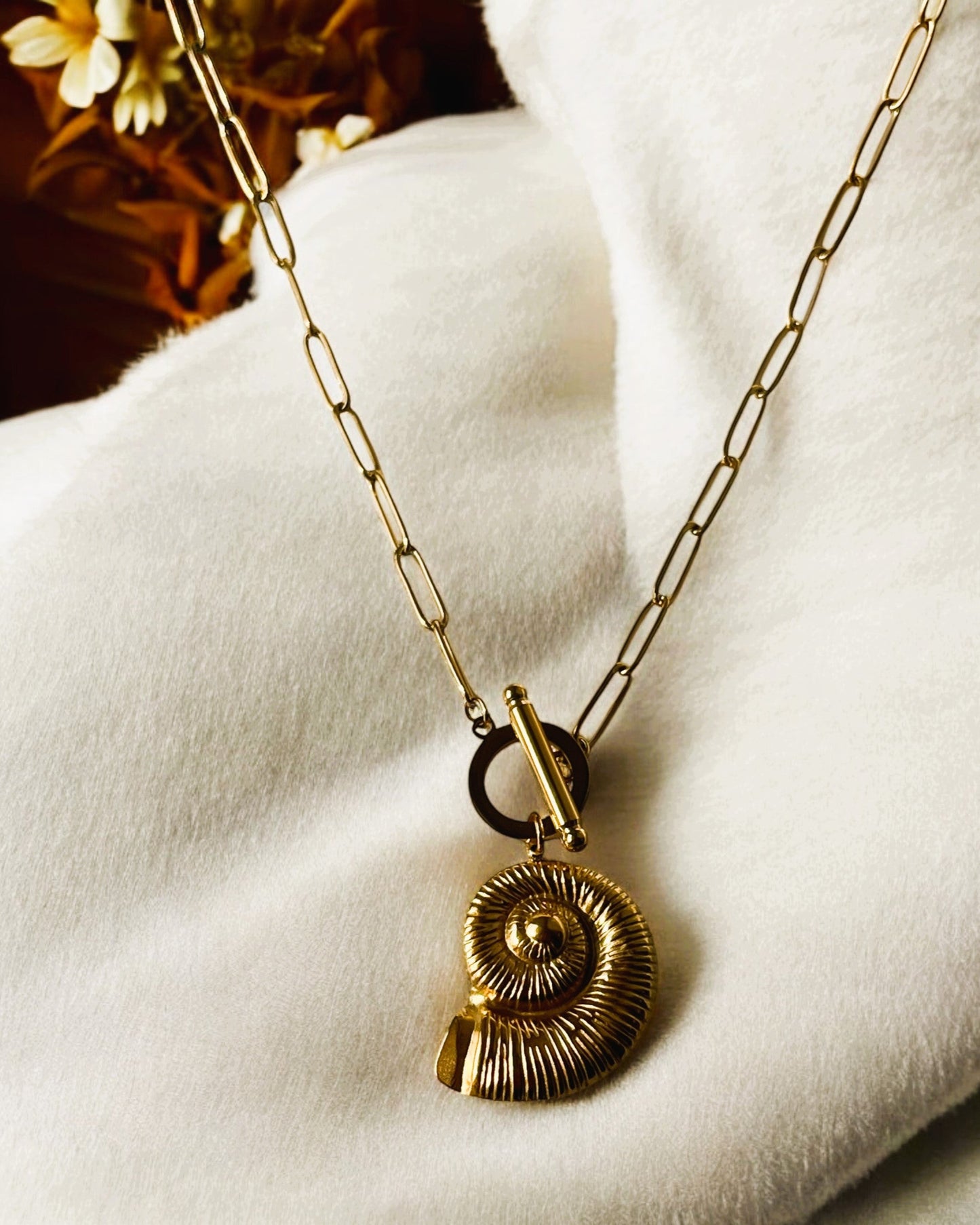 Shell Pendant Necklace