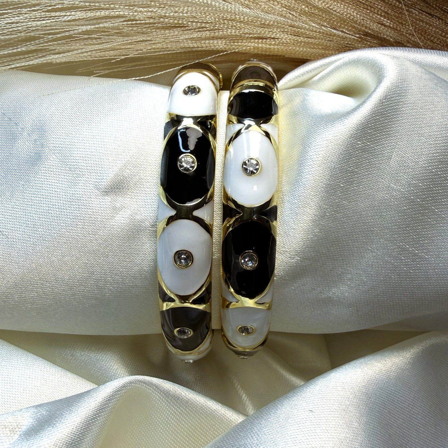 White & Black Medium Enamel Bangles