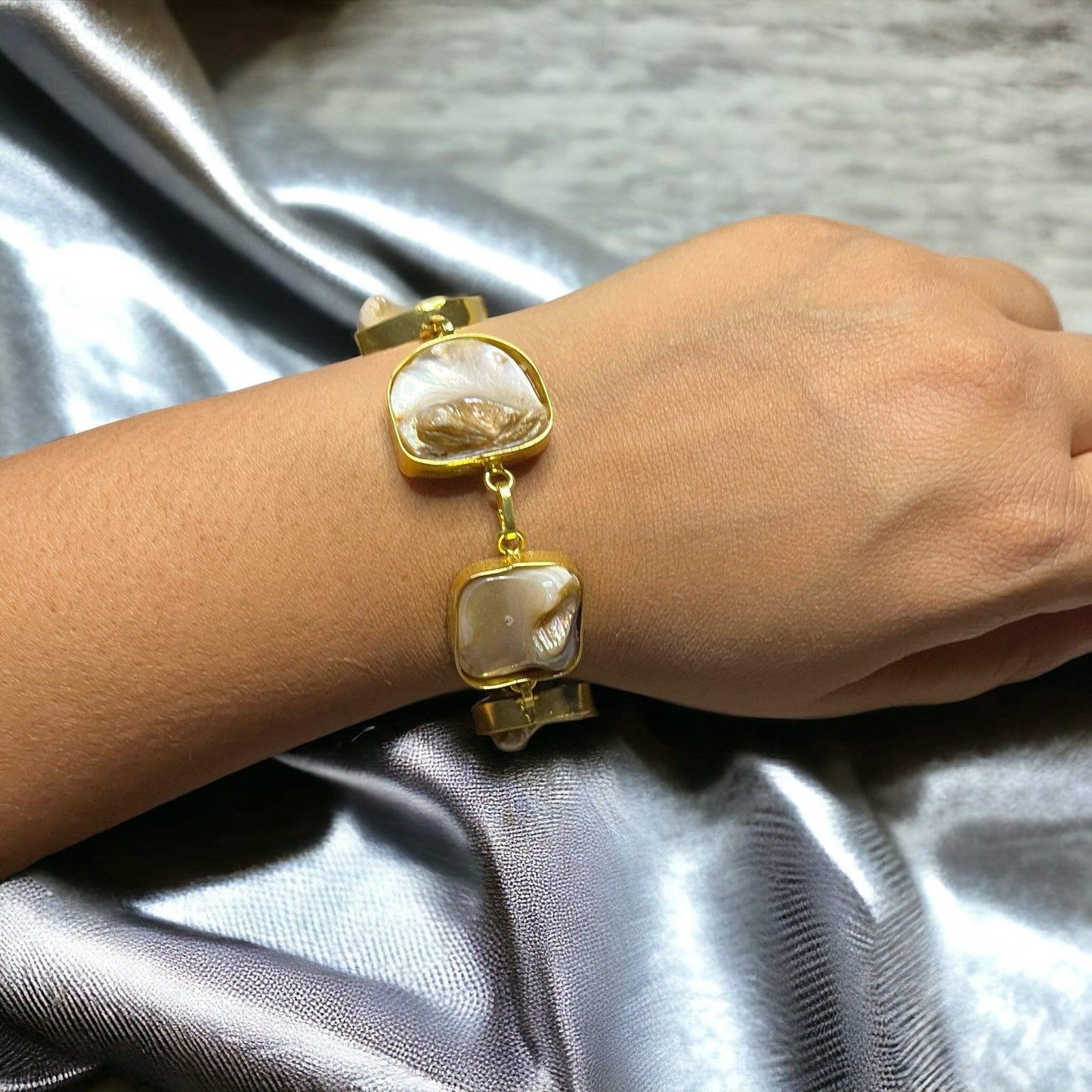 SS Golden Chain White MOP Bracelet.