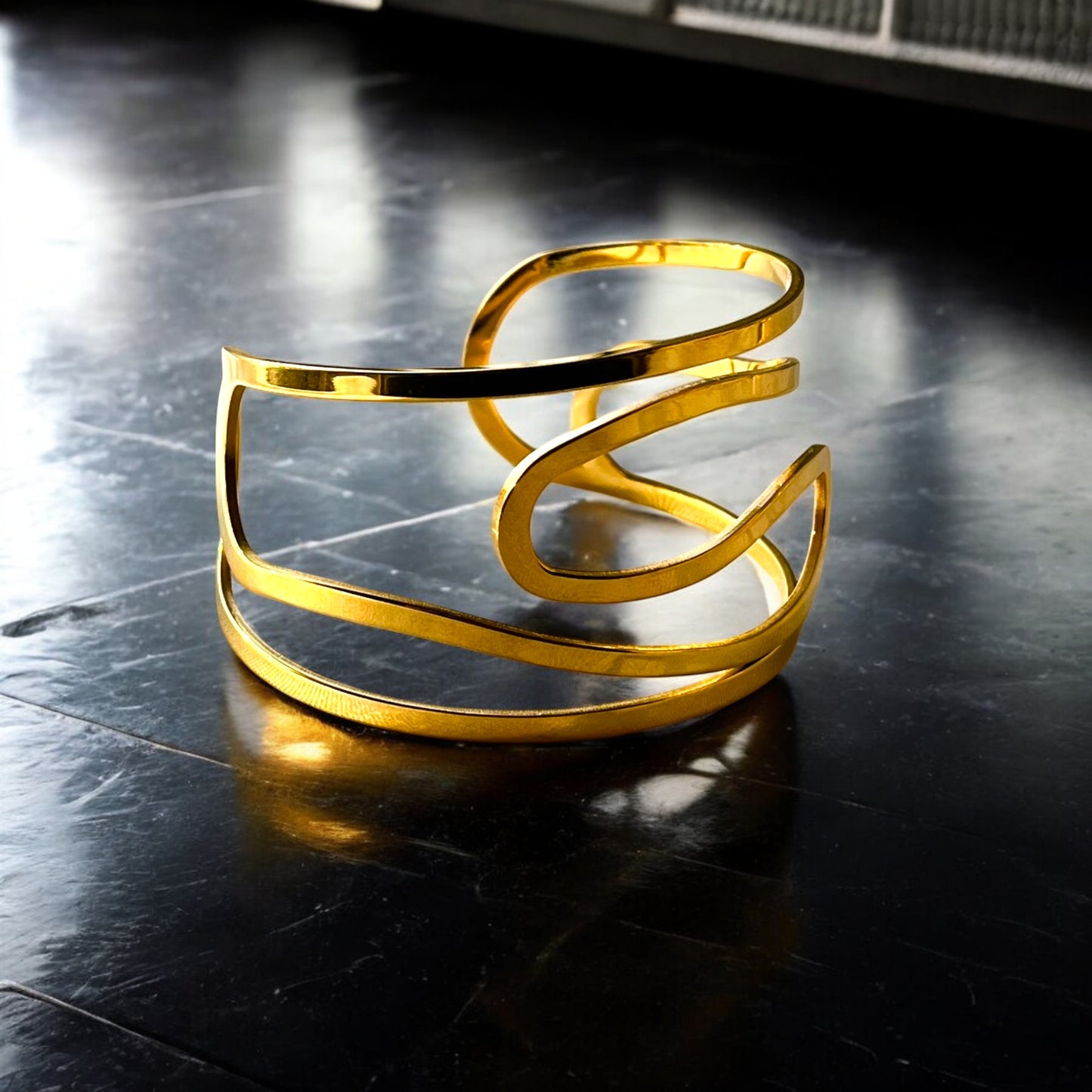 18K Gold Plated Ameile Handcuff