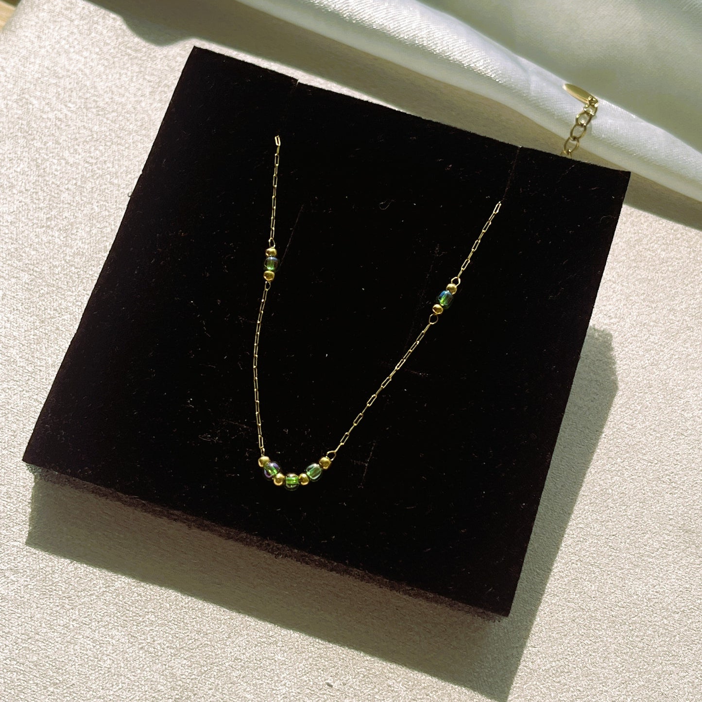 Single Layer Sleek Ivy Kiss Anklet