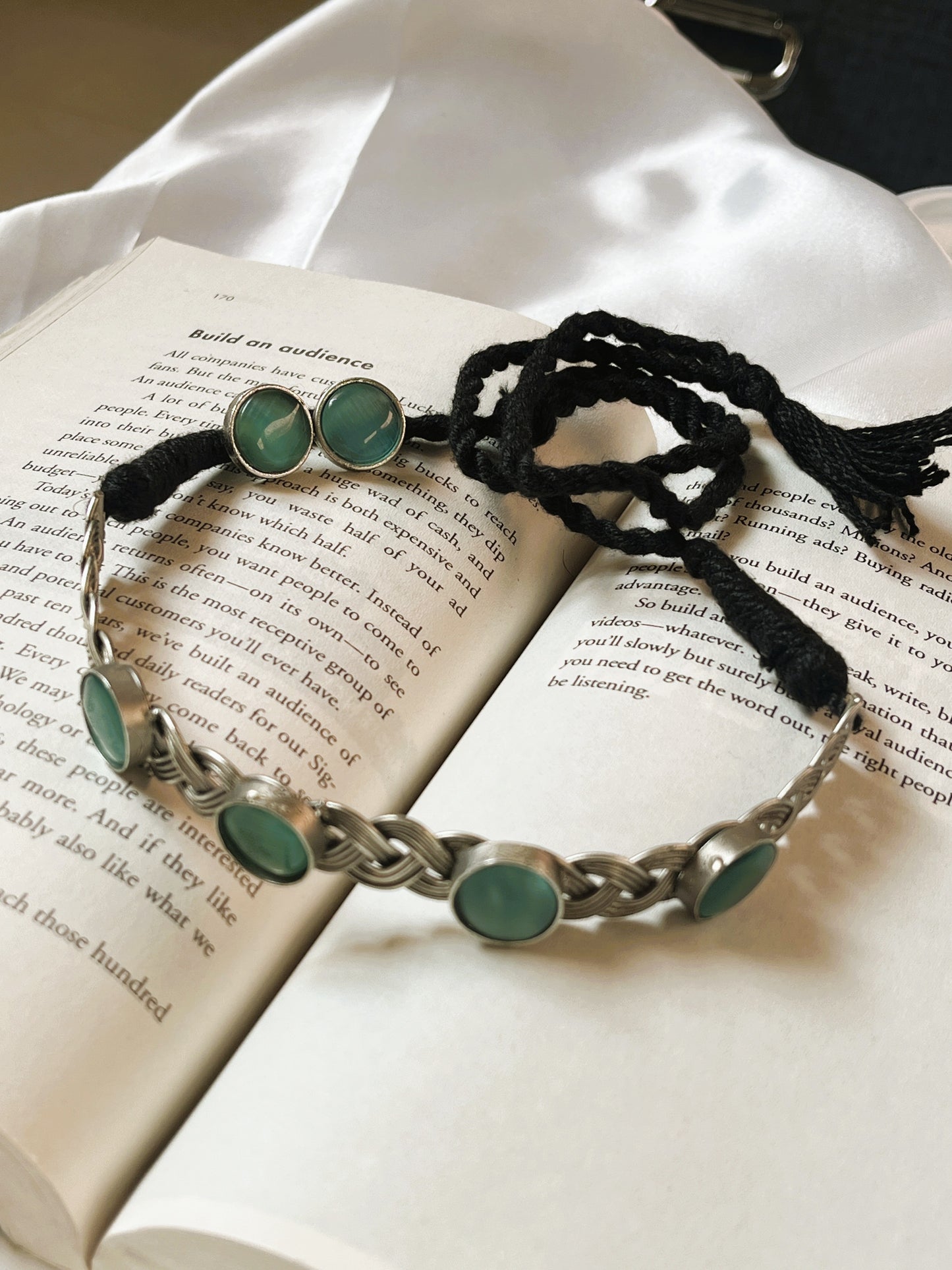 Aarini Cyan Choker Necklace Set