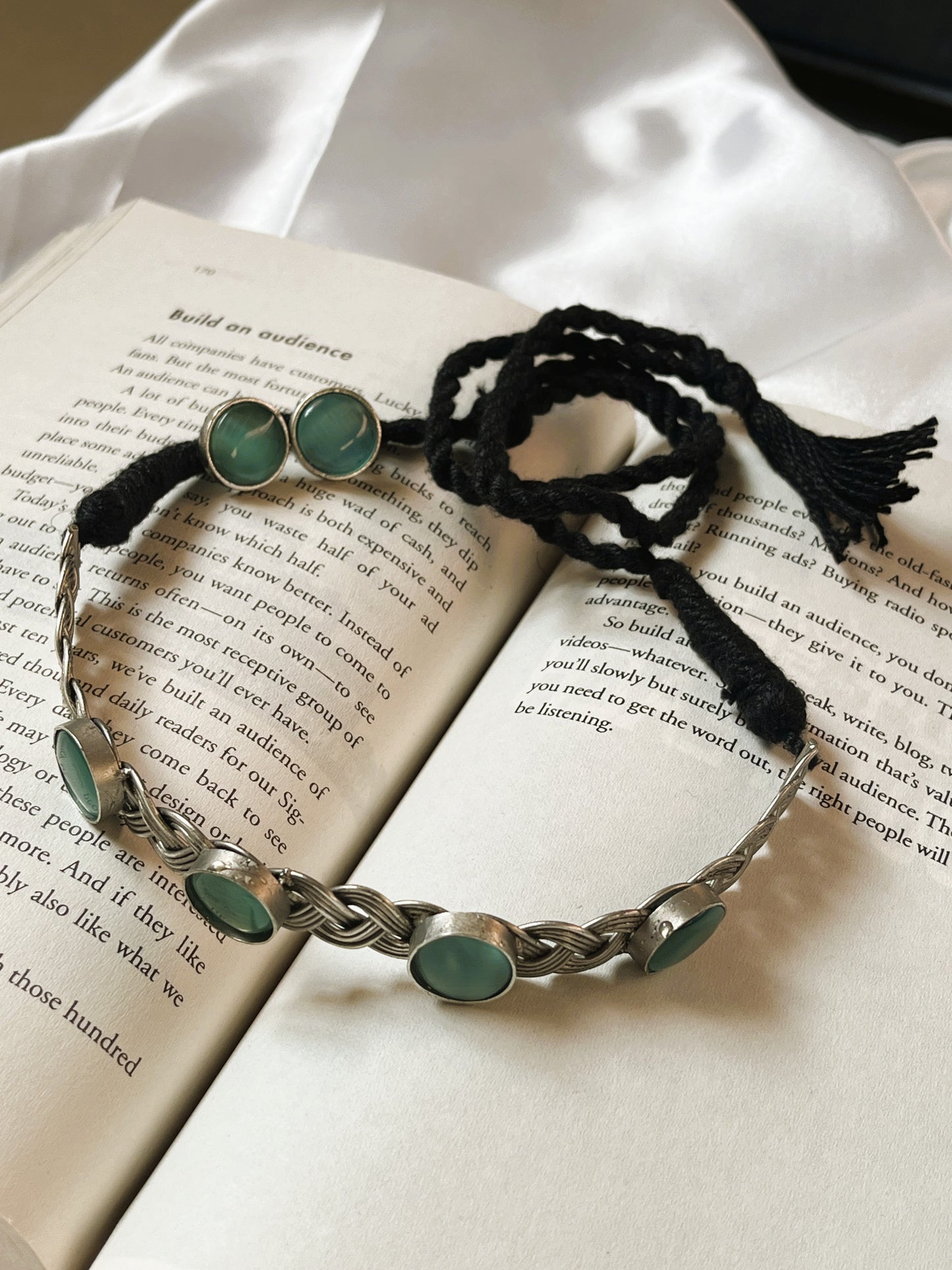 Aarini Cyan Choker Necklace Set