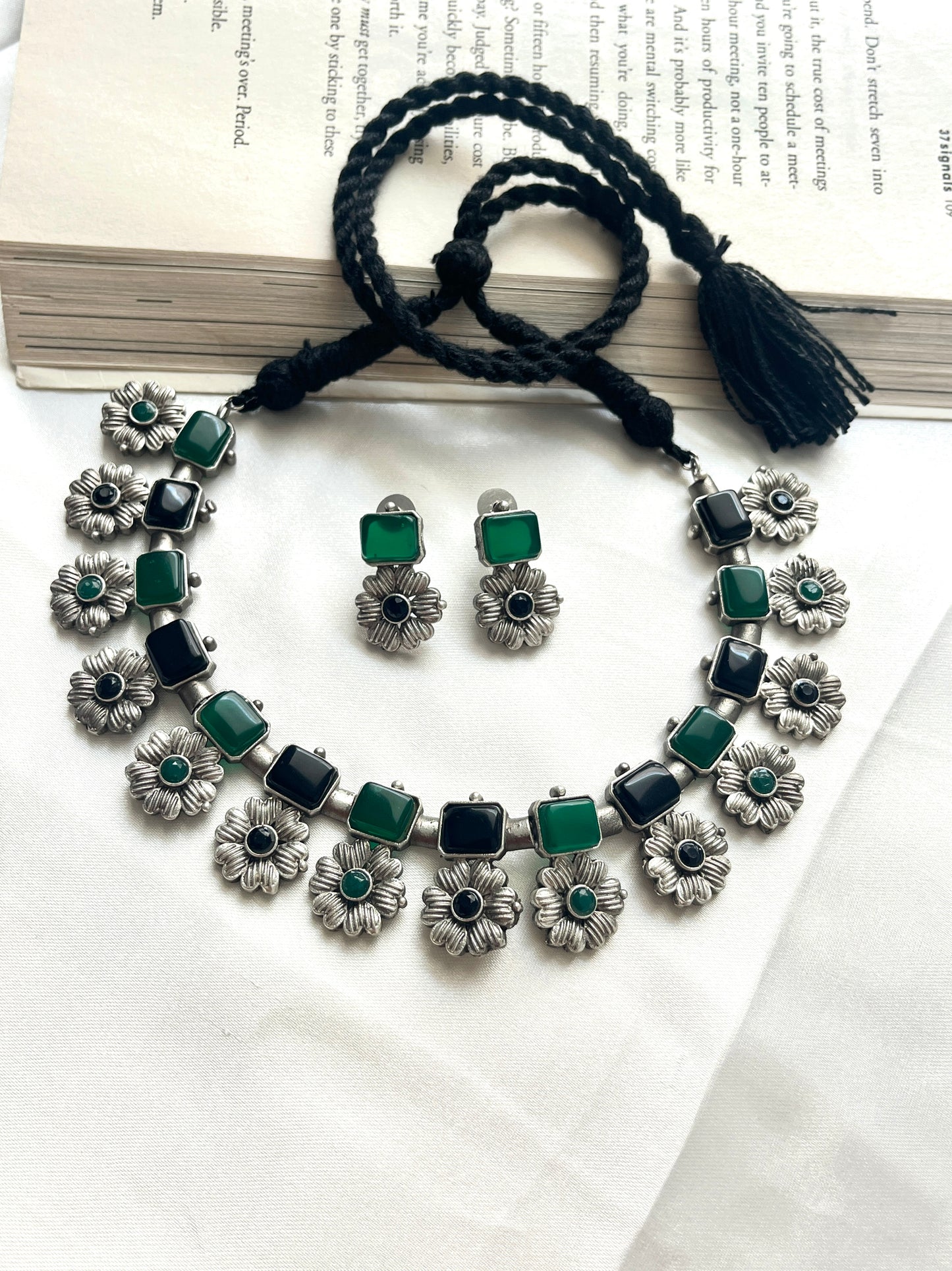 Emerald Noir Necklace Set