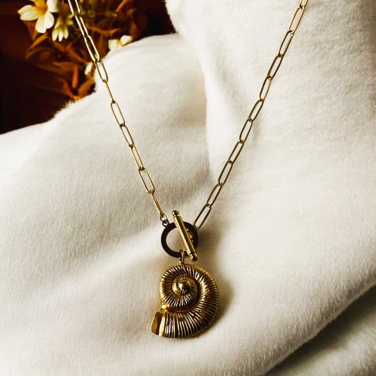 Shell Pendant Necklace