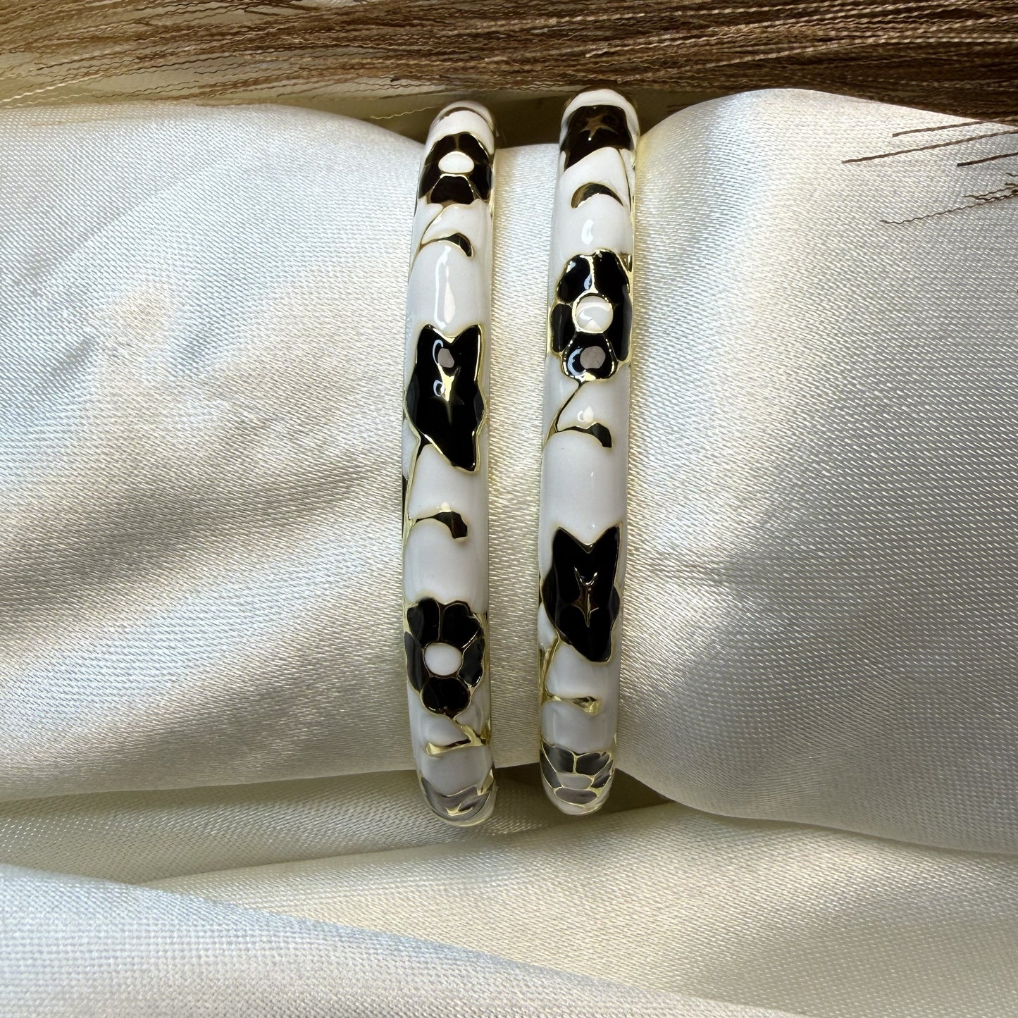 White & Black Sleek Enamel Bangles (Size 2'4 – 2'6)